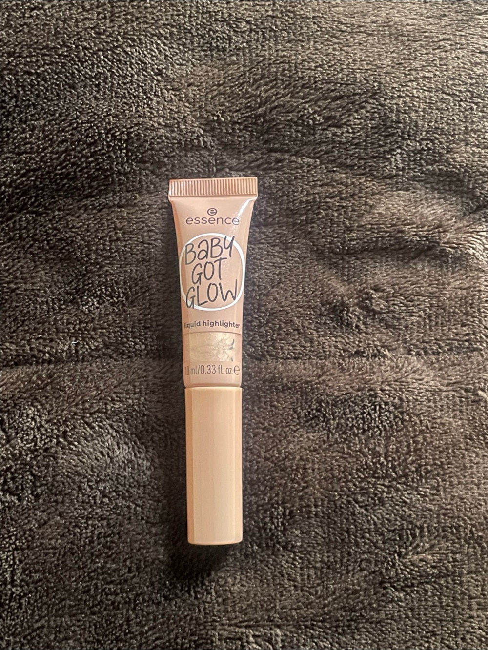 essence Baby Got Glow Liquid Highlighter — Champagne Beige Glow